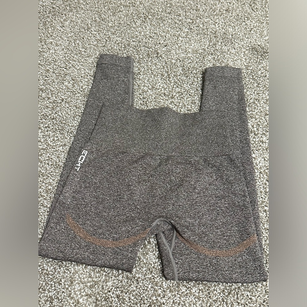 ECHT Arise Key Small Leggings NWOT